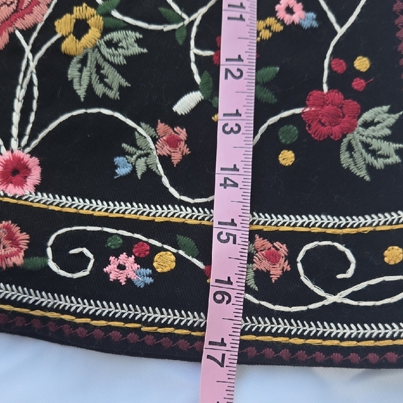 Braeve Embroidered Floral Black Skirt - Picture 5 of 5